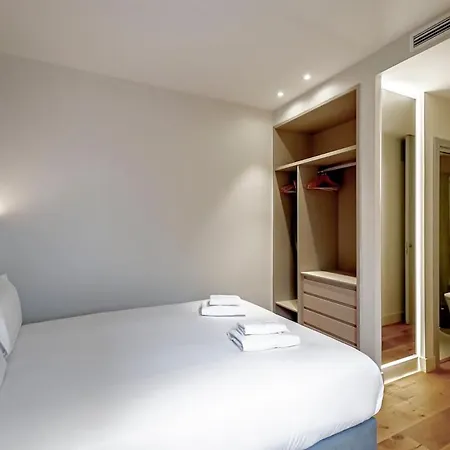Stylish 5br Flat With Terrace Apartment