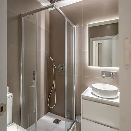 Apartment Stylish 5br Flat With Terrace