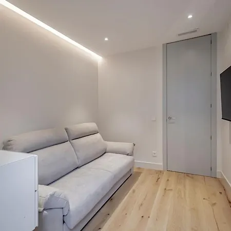 Stylish 5br Flat With Terrace *
