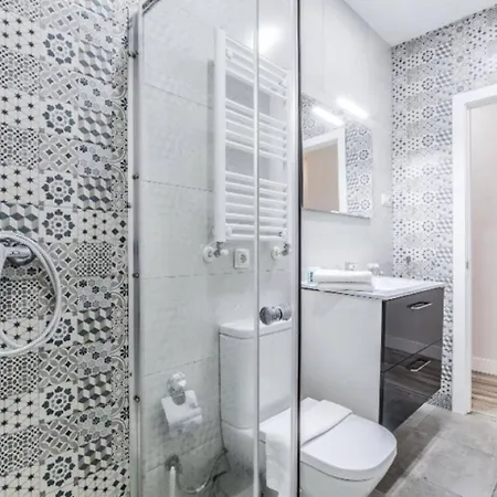 Rest In Style In A Unique Retiro Apartamento