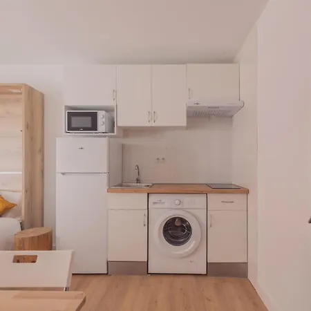 Wood 3 Apartment *