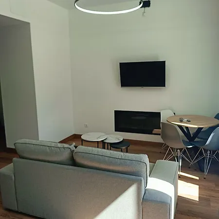 Moderno En B Apartment
