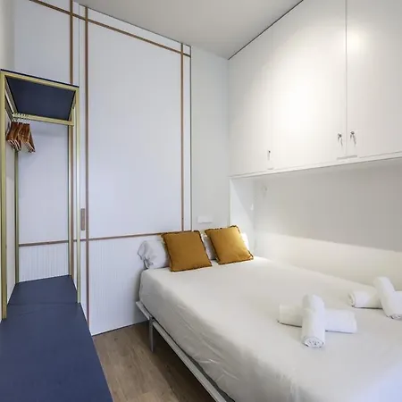Chic Steps From Gran Via *