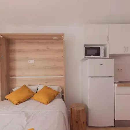 Wood 4 *