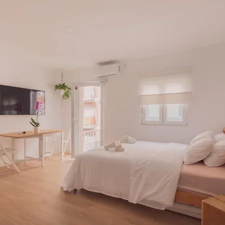 Wood 3 Apartment *