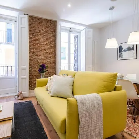 Renovated And Modern- 3bd 2bth- Anton Martin * Мадрид