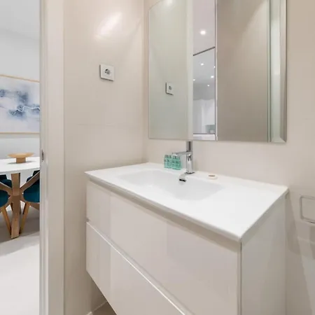 2 Bedrooms 2 Bathrooms Furnished - Delicias - Modern- Mintystay Madrid