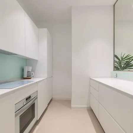 2 Bedrooms 2 Bathrooms Furnished - Delicias - Modern- Mintystay Madrid
