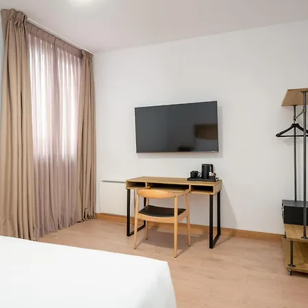 Luthia Puerta Del Sol Vandrerhjem Madrid