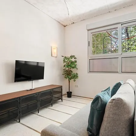 Cosy Flat With Good Connections - Luis Ruiz 2 *