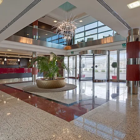 Crowne Plaza Airport Hotell 4*