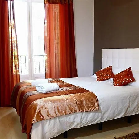 Sixrooms Plaza Mayor Pensionat 4*