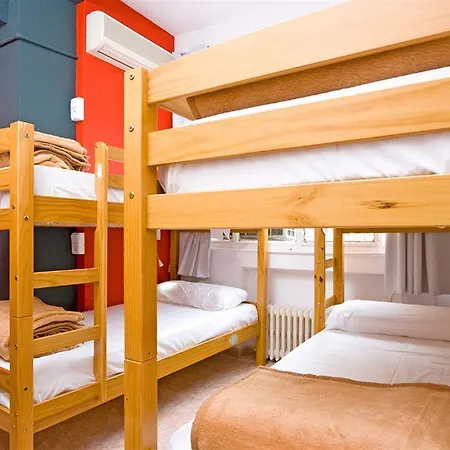 Euromadrid Hostel *