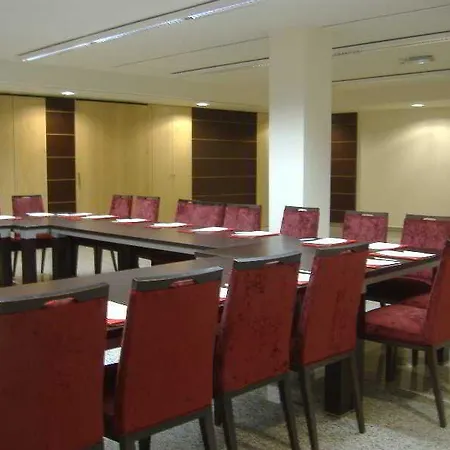 Crowne Plaza Airport Hotell 4*