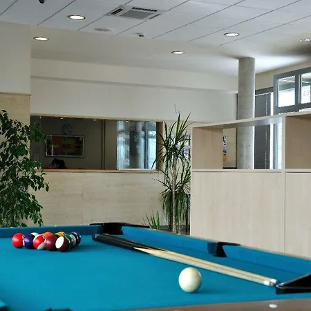 Residencia Universitaria Resa Erasmo Apartment *