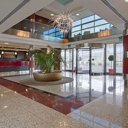 Crowne Plaza Airport 4*