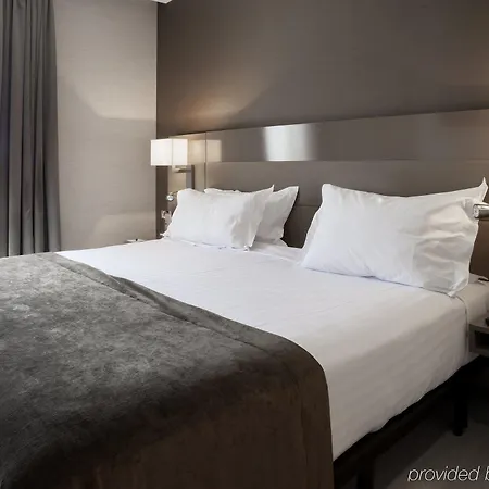 Hotel Ac Los Vascos By Marriott