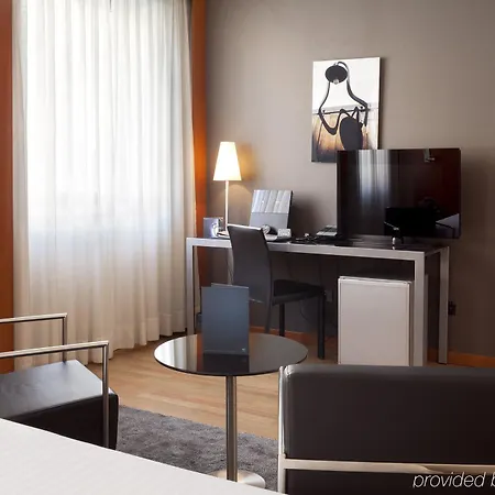 Hotel Ac Los Vascos By Marriott
