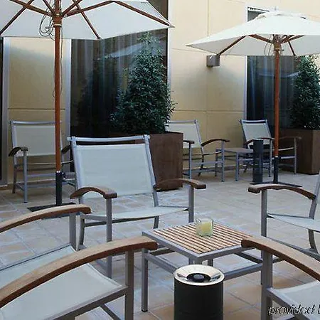 Hotel Ac Los Vascos By Marriott