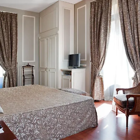 Catalonia Las Cortes Hotell