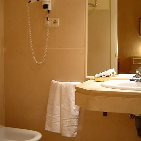 Laris Hotel 3*