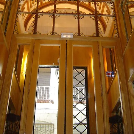 Laris Hotel 3*
