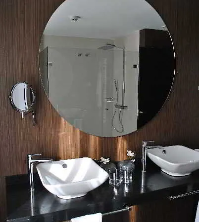 One Shot Luchana Hotel