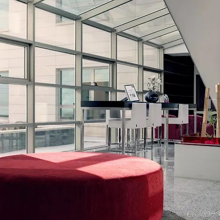 Crowne Plaza Airport Hotell