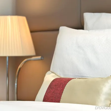 Crowne Plaza Airport Hotell 4*