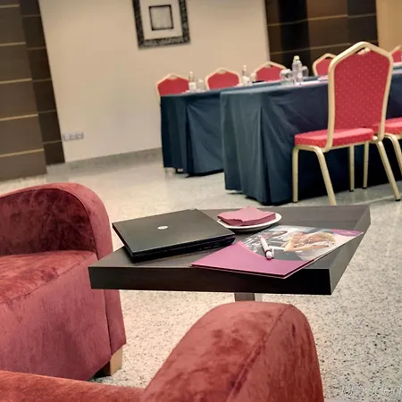 Hotell Crowne Plaza Airport 4*
