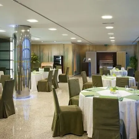 Crowne Plaza Airport Hotell 4*