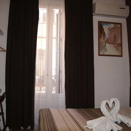 Hostal A Nuestra Senora De La Paloma Madrid