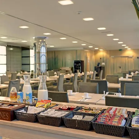 Crowne Plaza Airport