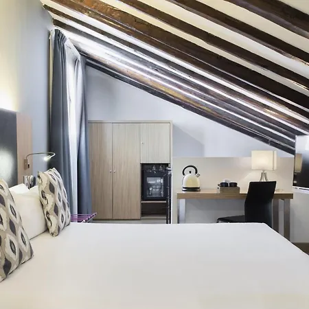 Petit Palace Plaza Del Carmen Hotel Madryt