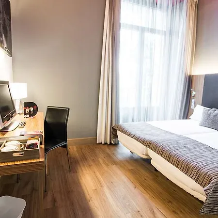 Hotel Petit Palace Plaza Del Carmen Madryt