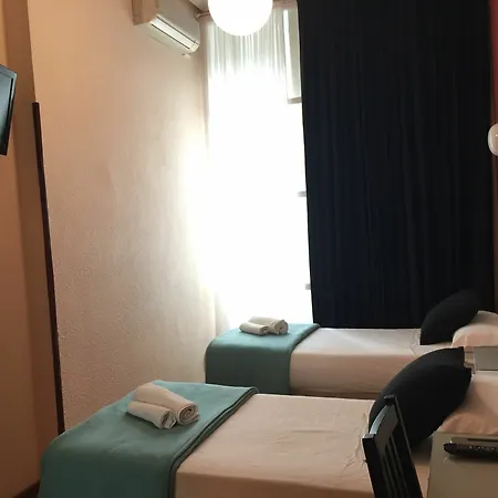 ゲストハウス ホスタル リアス バハス 2*