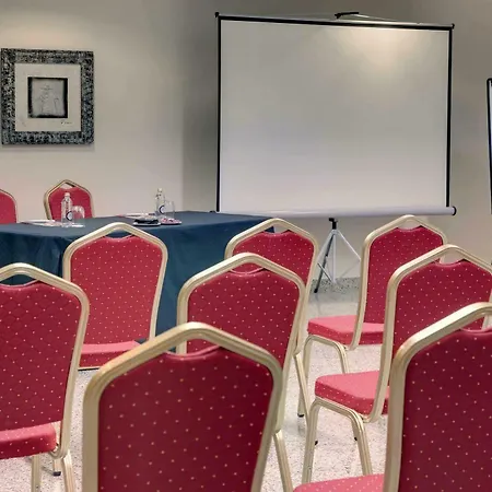 Hotell Crowne Plaza Airport 4*