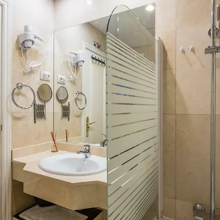 Apartment Center Superior Location *