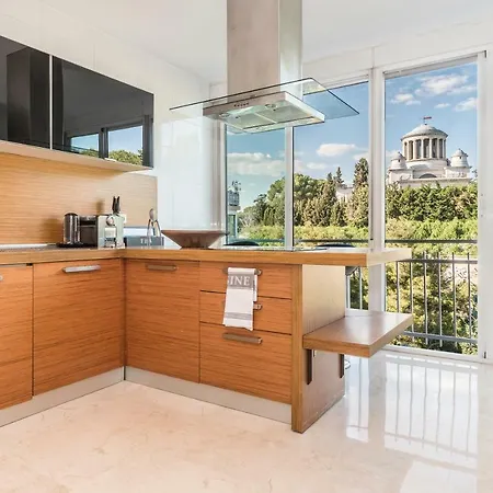 Bnbholder Majestic Atocha Station Apartment Madrid