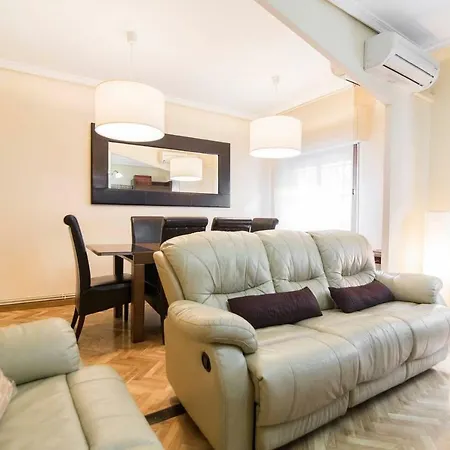 Apartment & Private Terrace Wifi + Aircon *