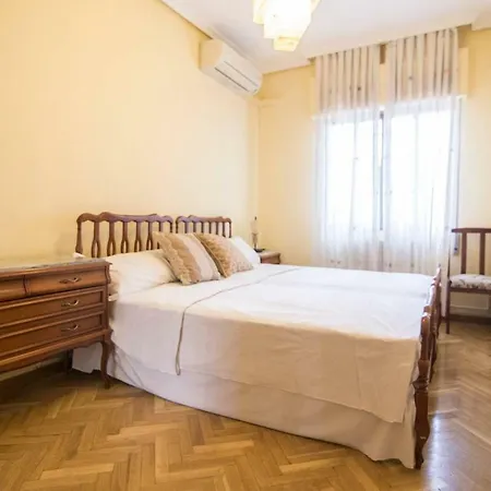 Apartment & Private Terrace Wifi + Aircon *