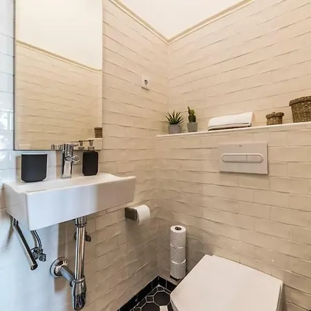 5 Gran Via Deluxe Apartment *