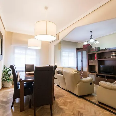 Apartment & Private Terrace Wifi + Aircon *