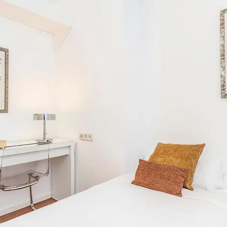 Apartment Bnbholder Majestic Atocha Station Madrid