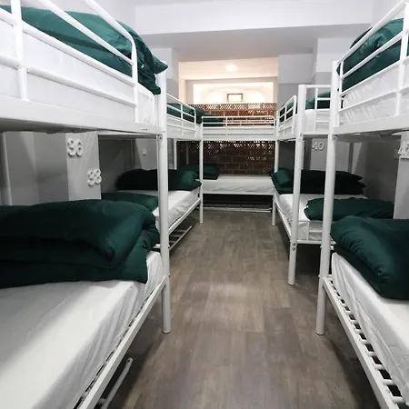 Hostal Downtown *
