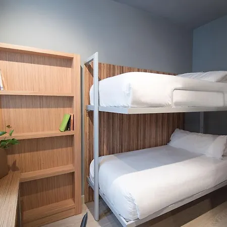 Petit Palace Tres Cruces 3*