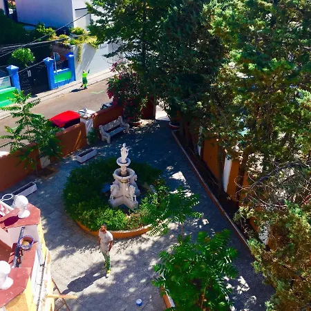 Olivos Hostel *