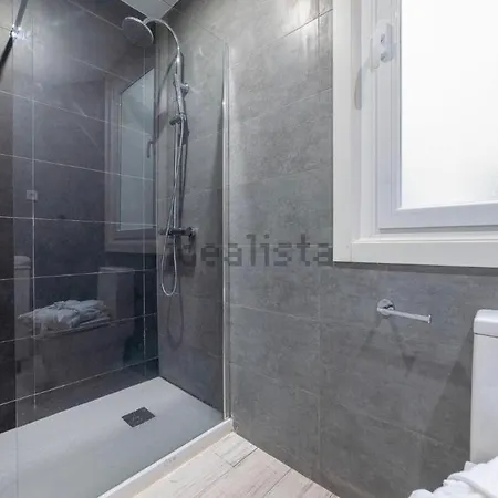 Beautiful And Comfortable Flat In Center Of Apartment *