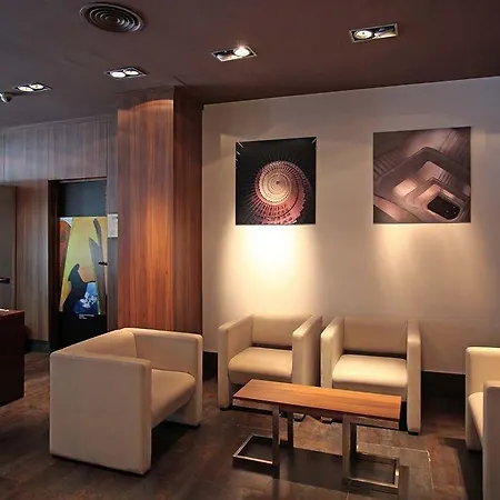 Petit Palace Tres Cruces 3*