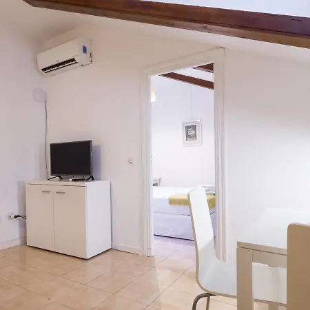 Apartment Urban Vida Carretas Madrid